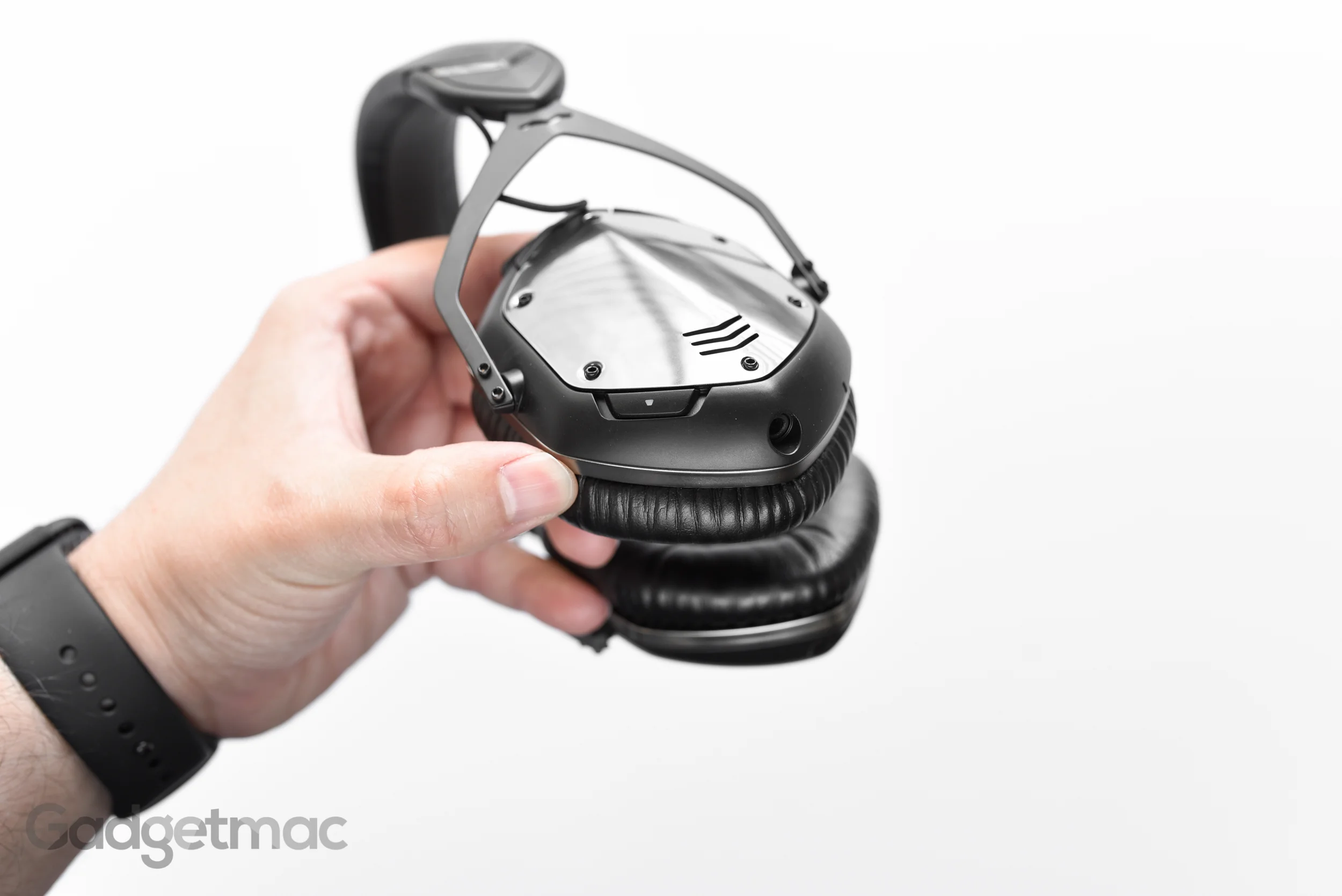 vmoda-crossfade-wireless-power-button.jpg