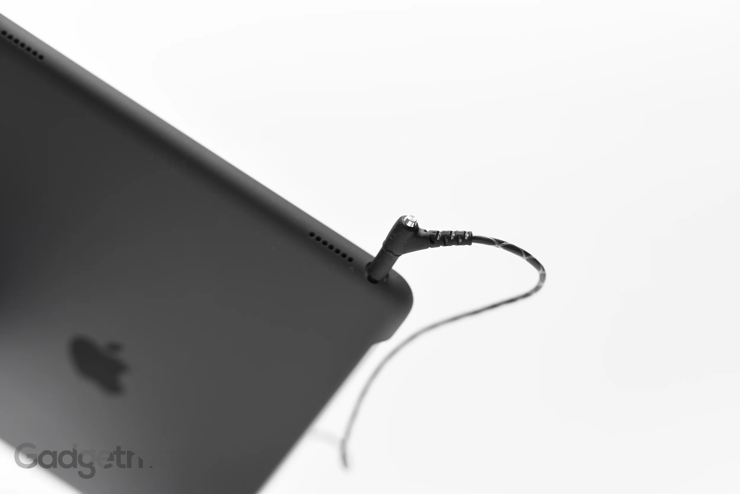 vmoda-zn-angled-plug.jpg