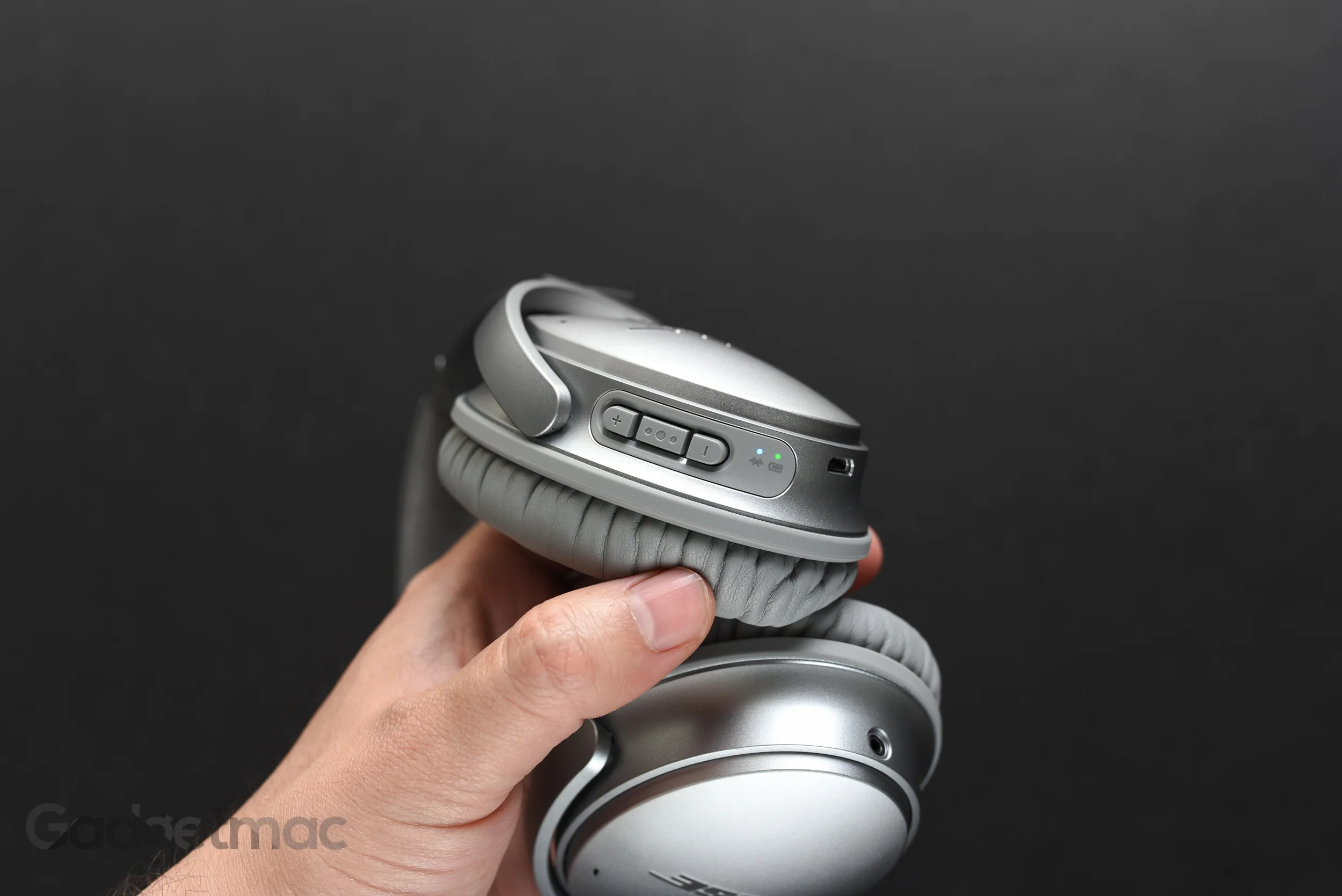 bose-quiet-comfort-35-button-controls.jpg