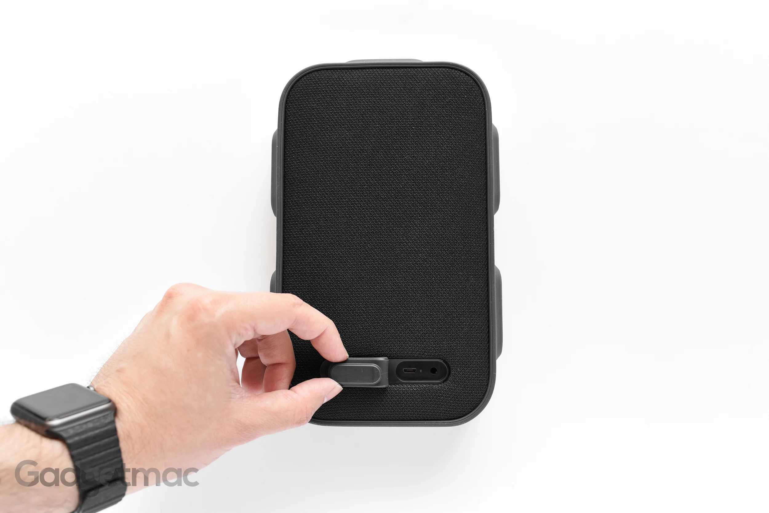libratone-one-inputs.jpg
