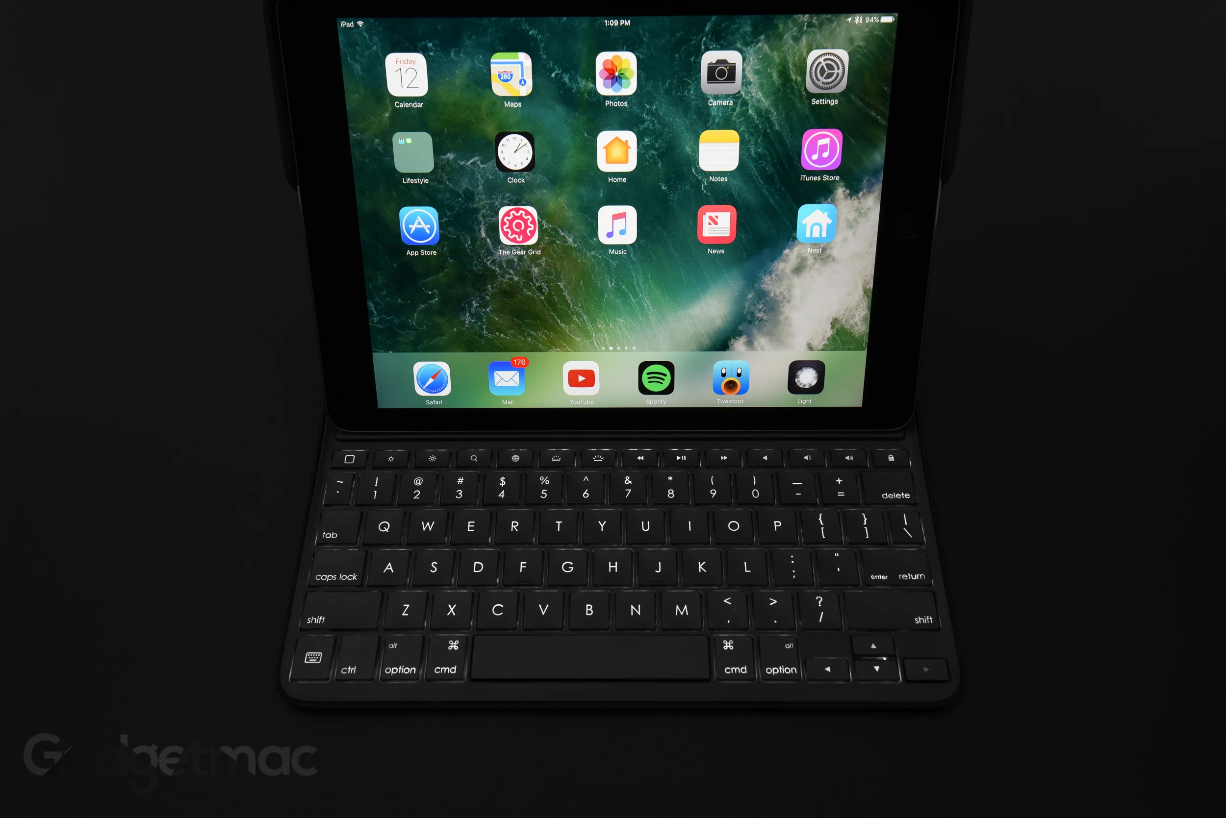 logitech-create-backlit-ipad-pro-keyboard-case.jpg
