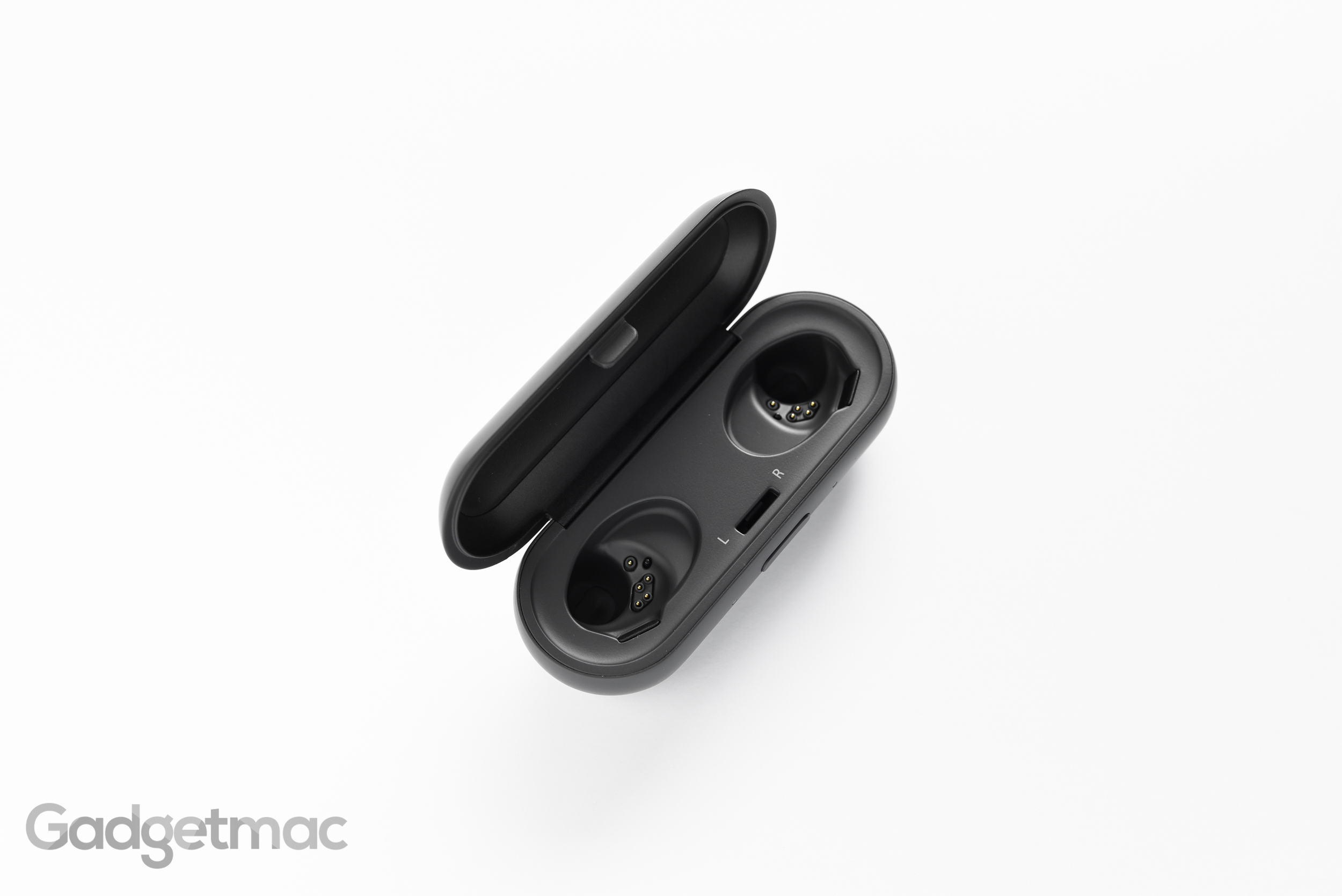 samsung-gear-icon-x-charging-case.jpg
