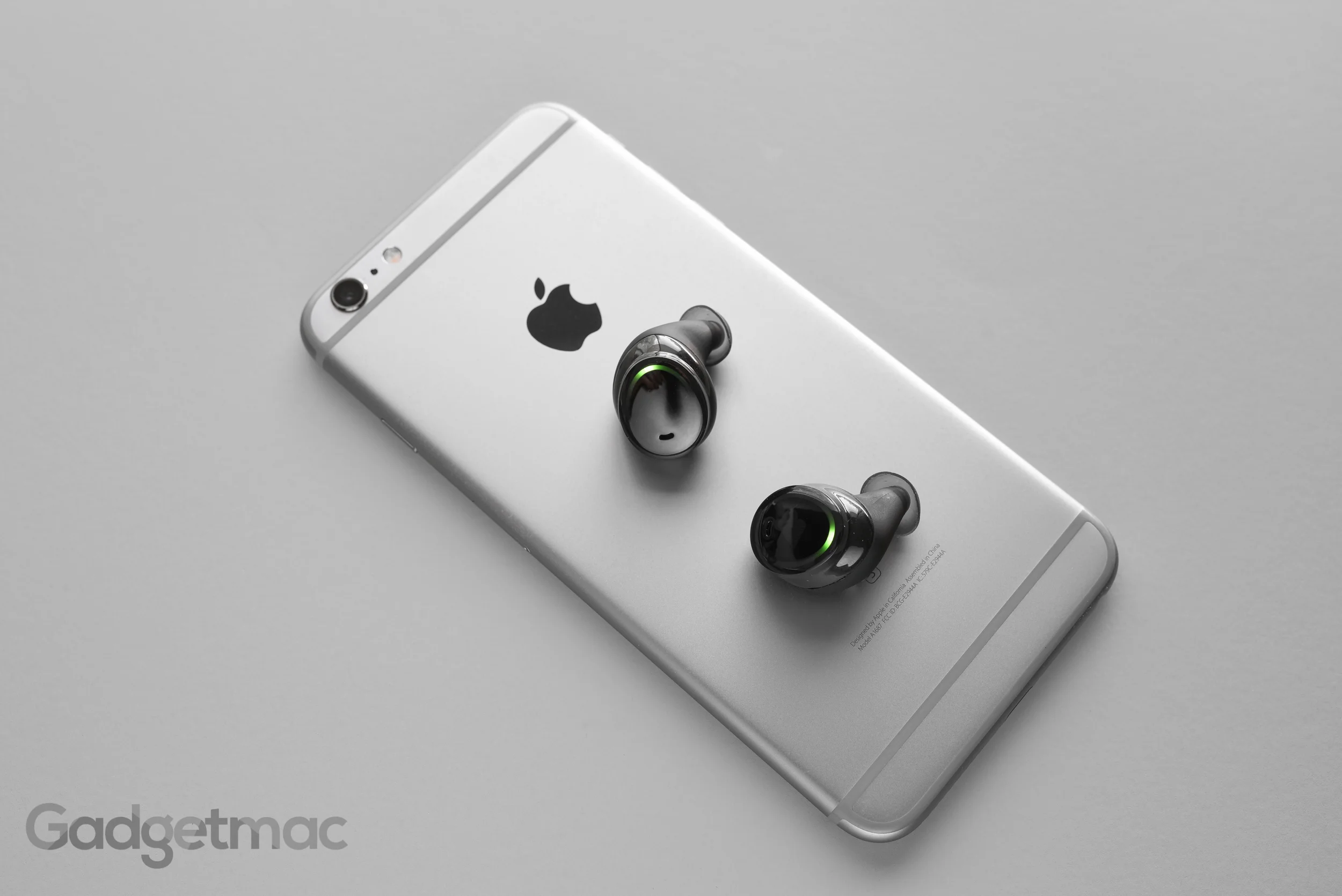 bragi-dash-truly-wireless-in-ear-headphones.jpg