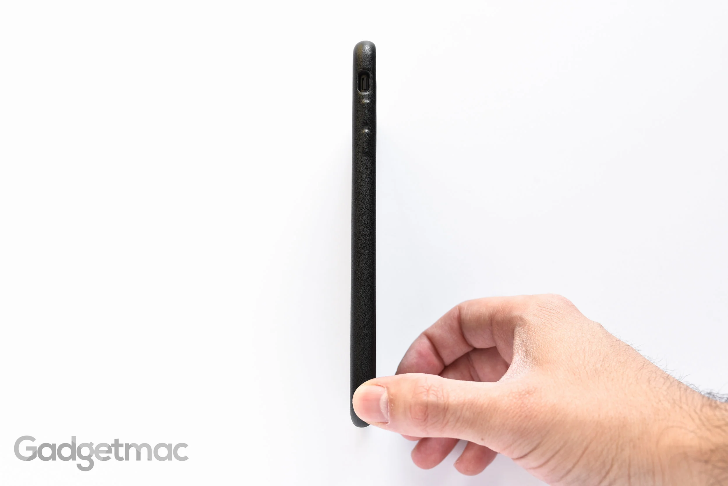amazonbasics-iphone-7-plus-case-side.jpg