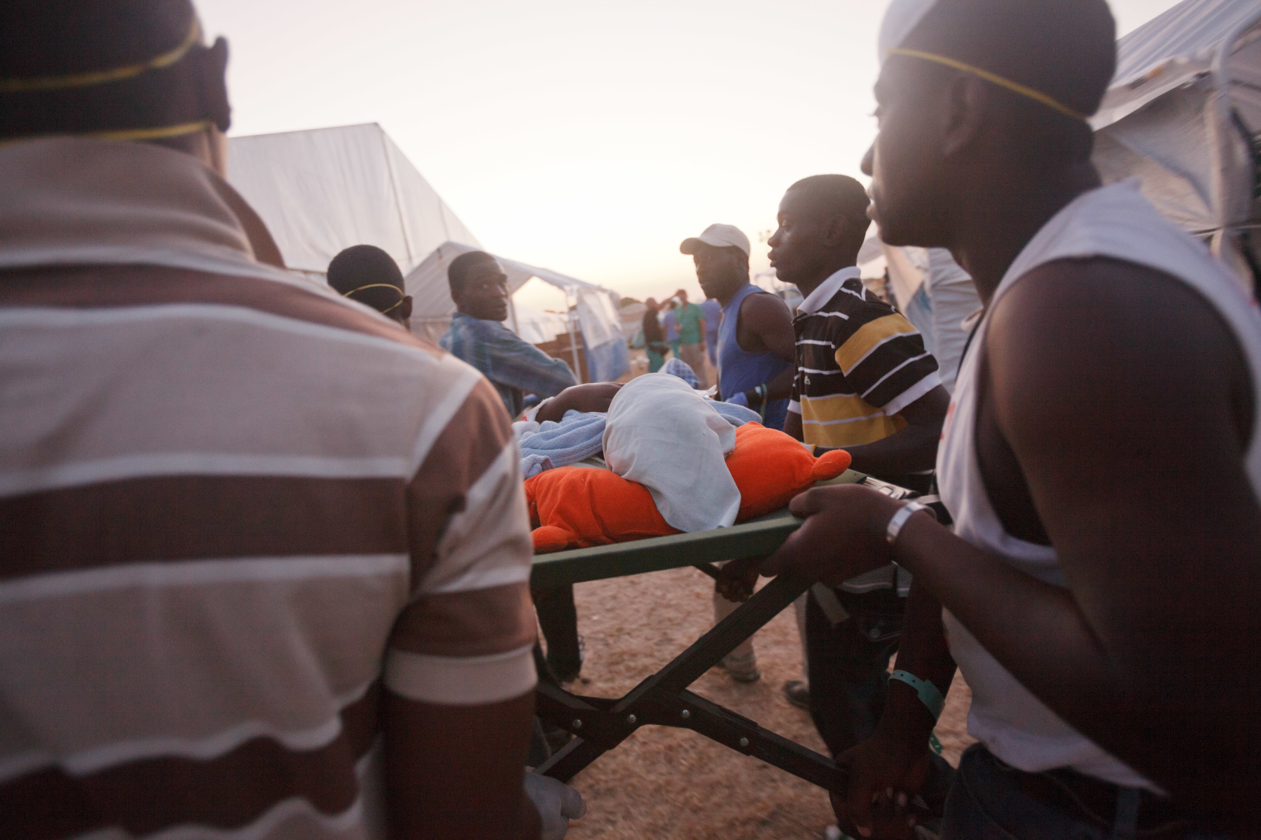 haiti-field-hospital_03.jpg