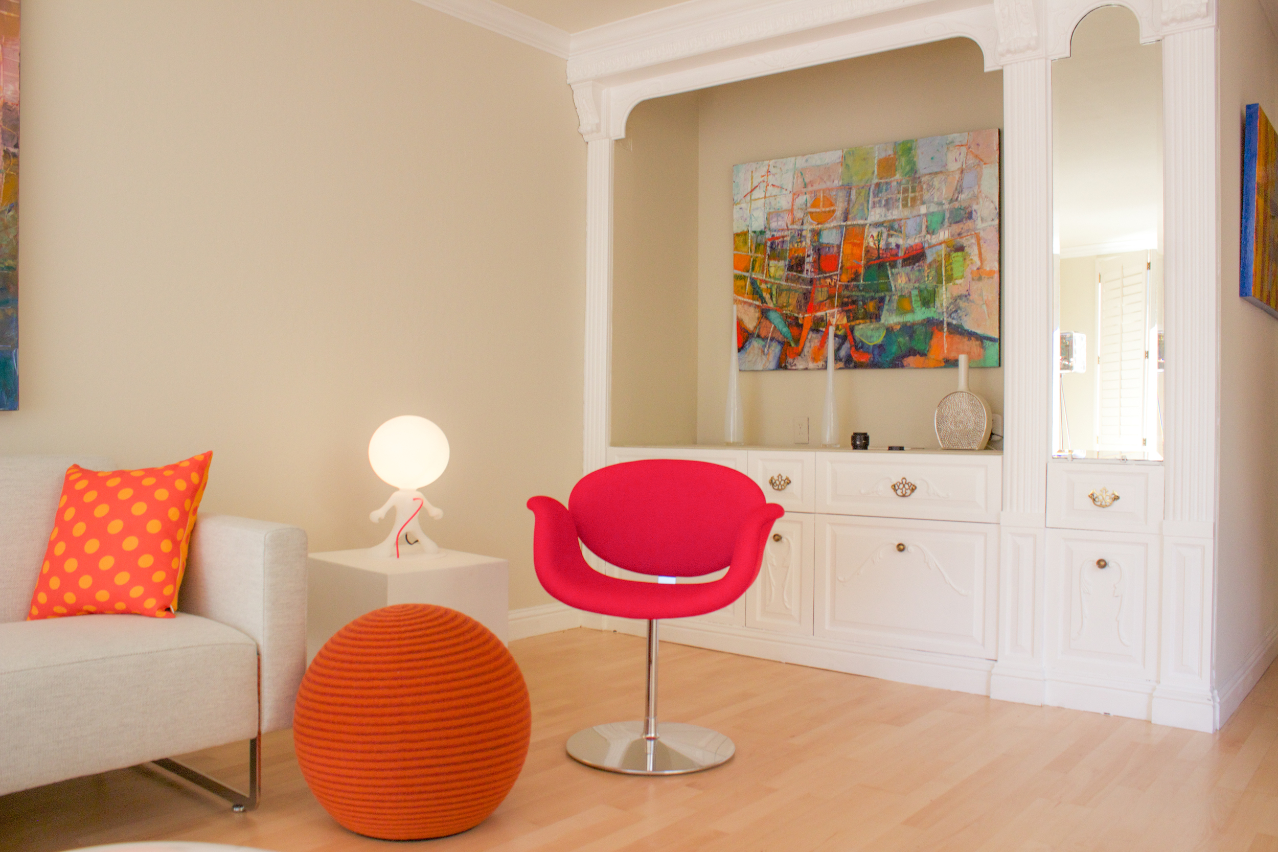  Featuring Montis orange Beanie, Artifort Little Tulip Chair, Dark table light and Mare Sofa.&nbsp; 