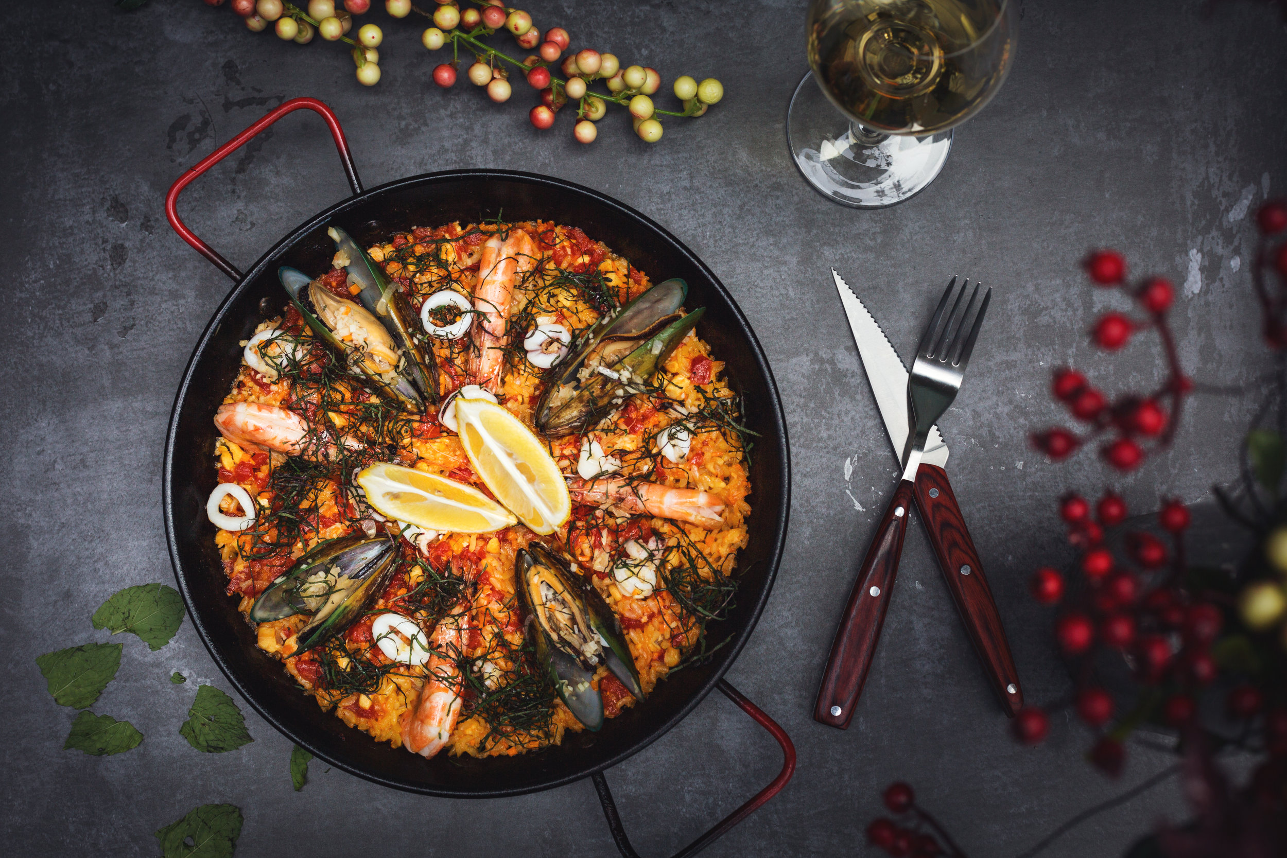 Seafood relates to the Water element and is in general important to strengthen the Kidneys.