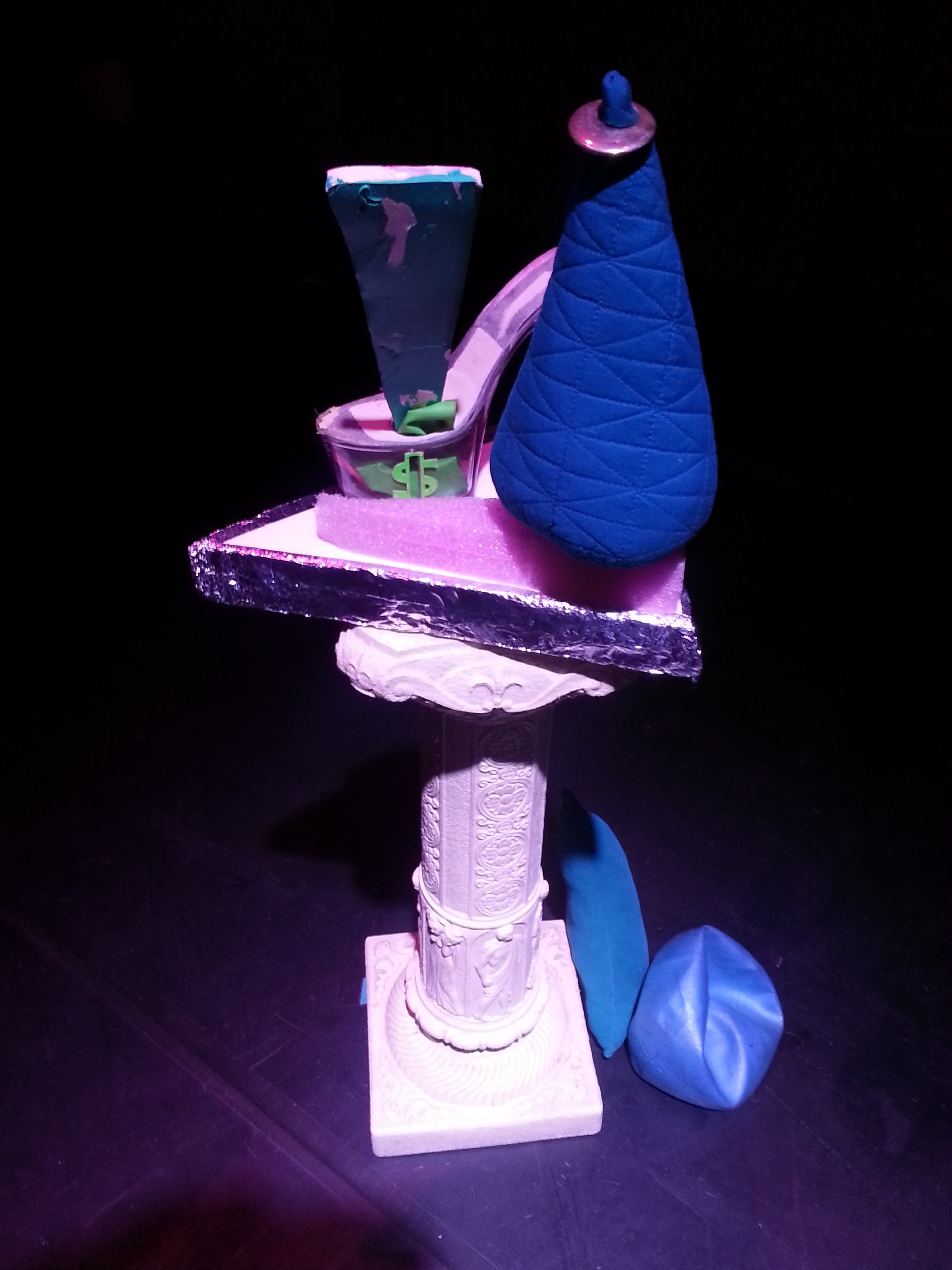 An improvised sculpture in Star Crap Method. 