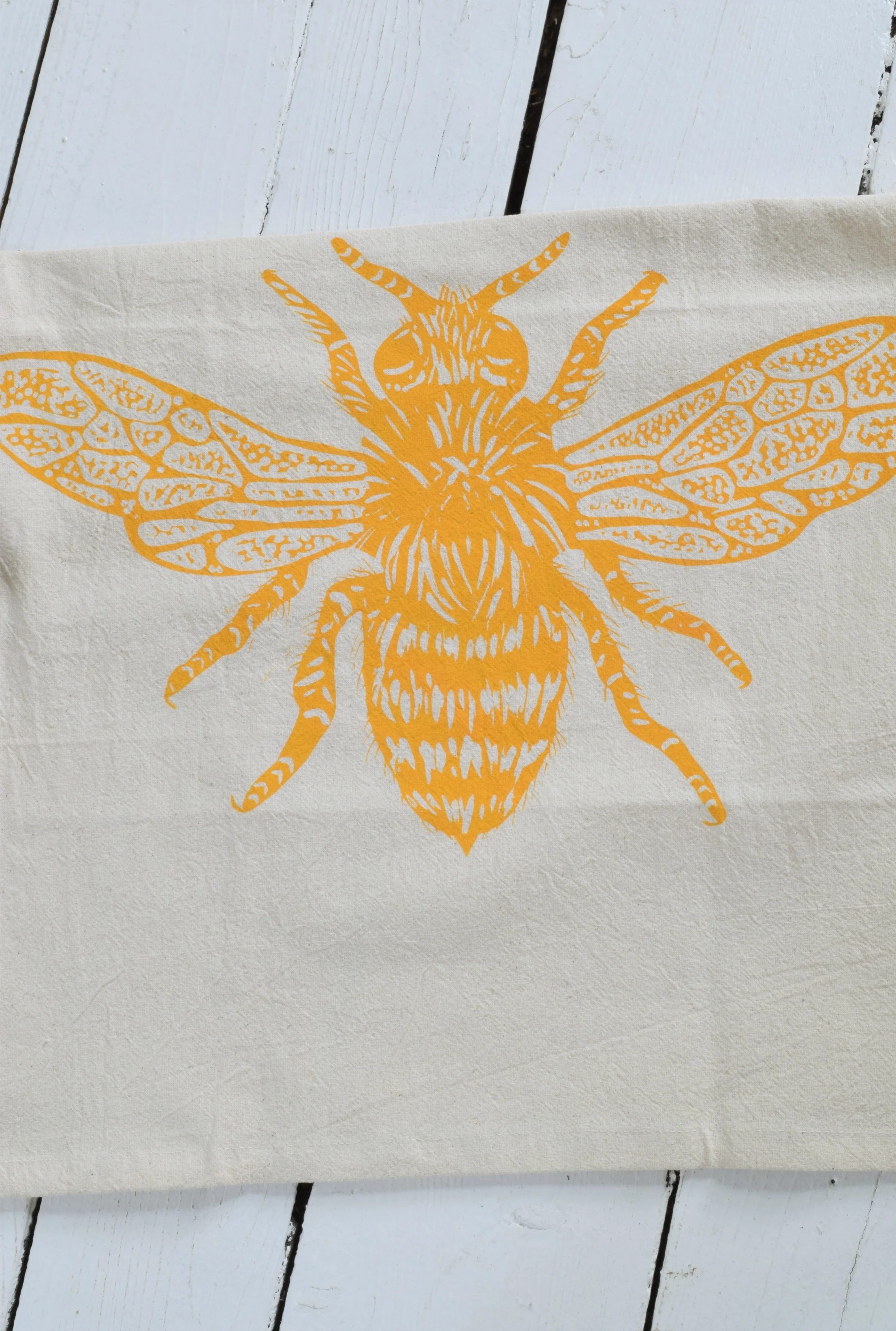 yellowbee1.jpg