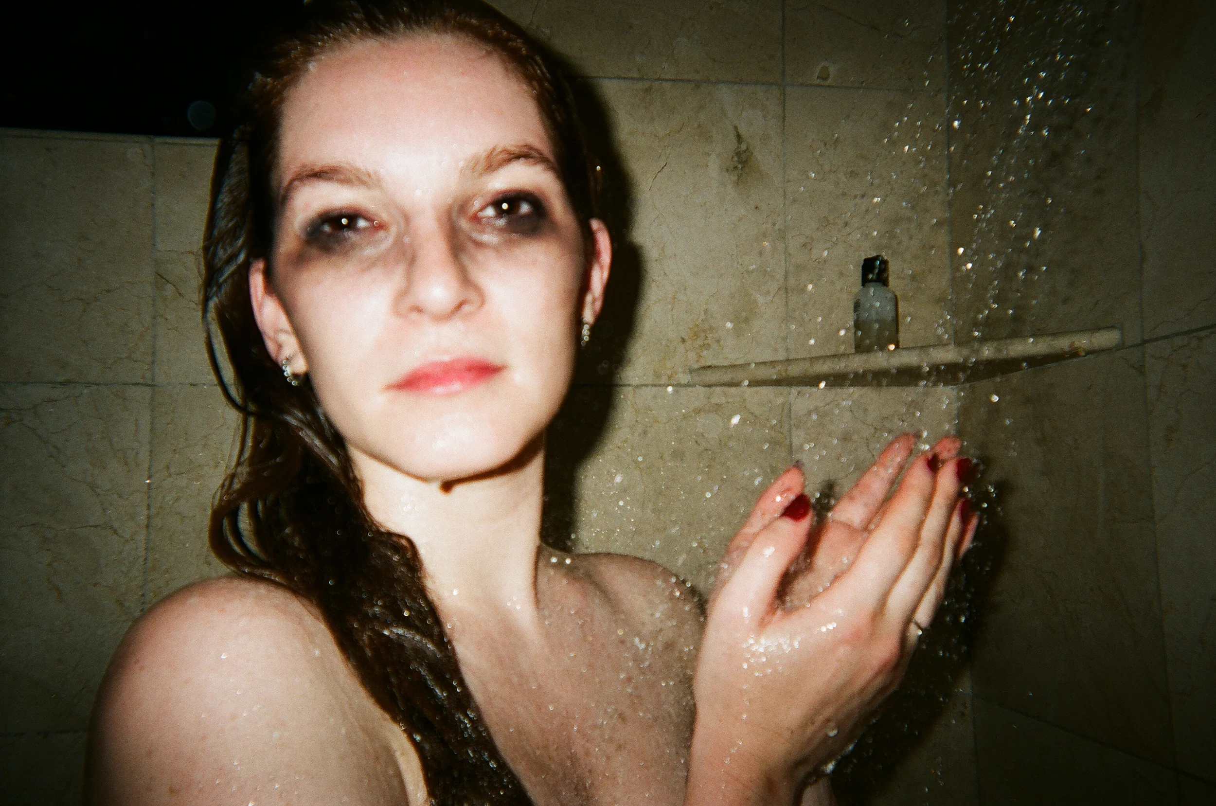 sarita_la_makeupshower.jpg
