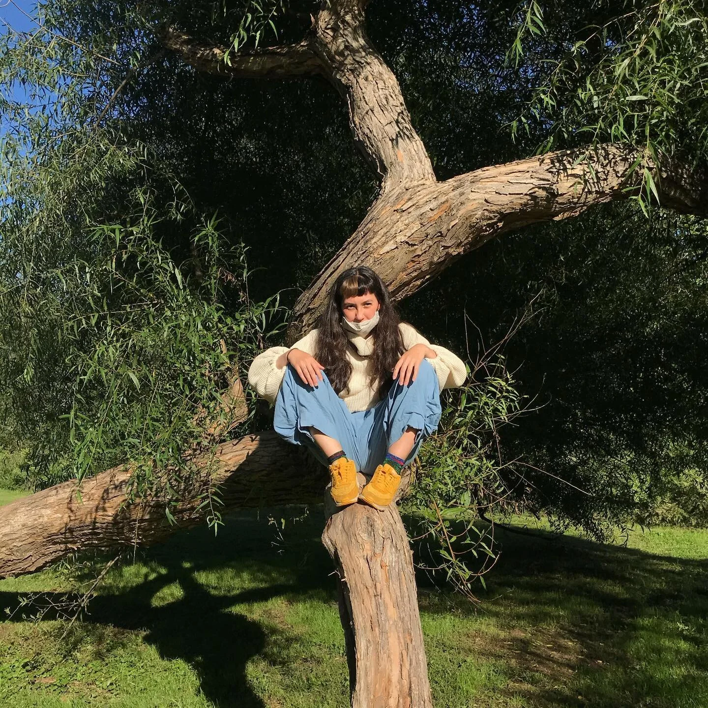 Happy birthday to my lil sister / bff43vr on this harvest moon 🌝🌚 She&rsquo;s clearly the funny one (also still can&rsquo;t get over her and @briochejones #pen15 costume last year😂) love u Coco 
~ @cocojluna ~ @c0_.co ~