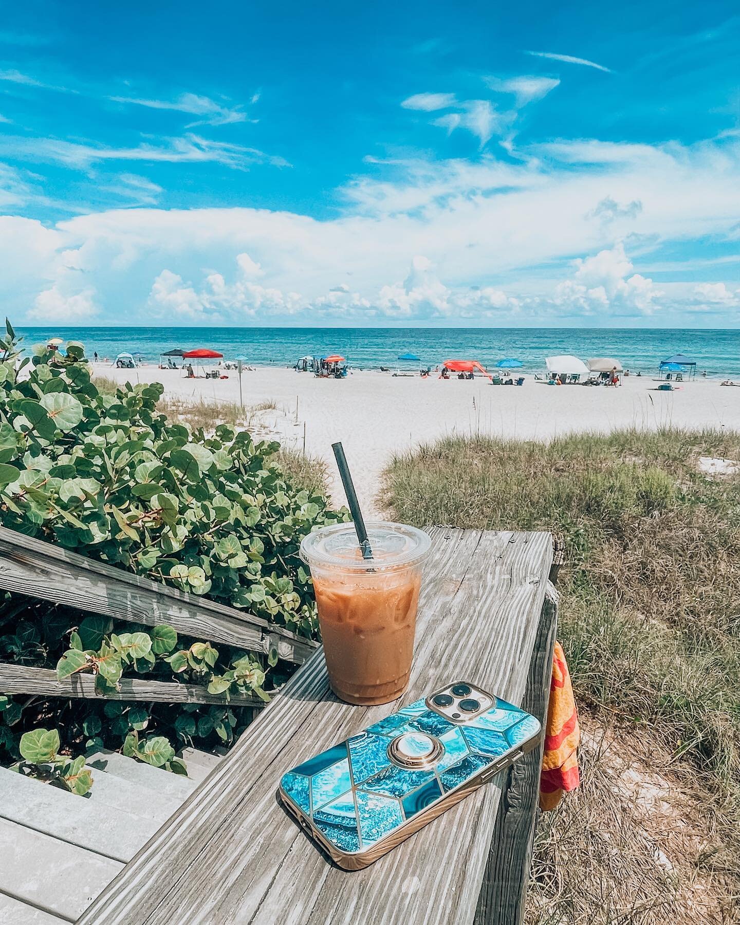 Sometimes Sunday morning coffee dates with your bestie turn into Sunday afternoon coffee dates and that&rsquo;s ok too 

 #florida #ilovefl #betheadventure #travel #igtravel #travelgram #visit #fun #writetotravel #beckwhattheheck #girlslovetravel #gi