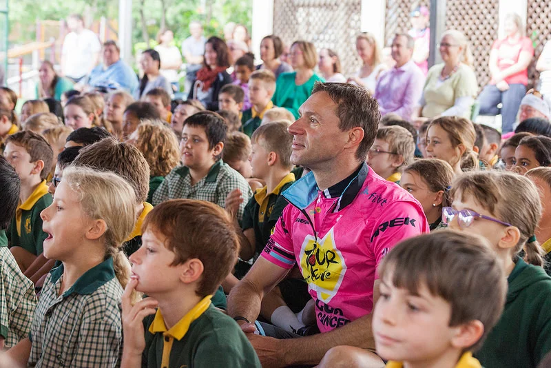Jens Voigt with School Kids 