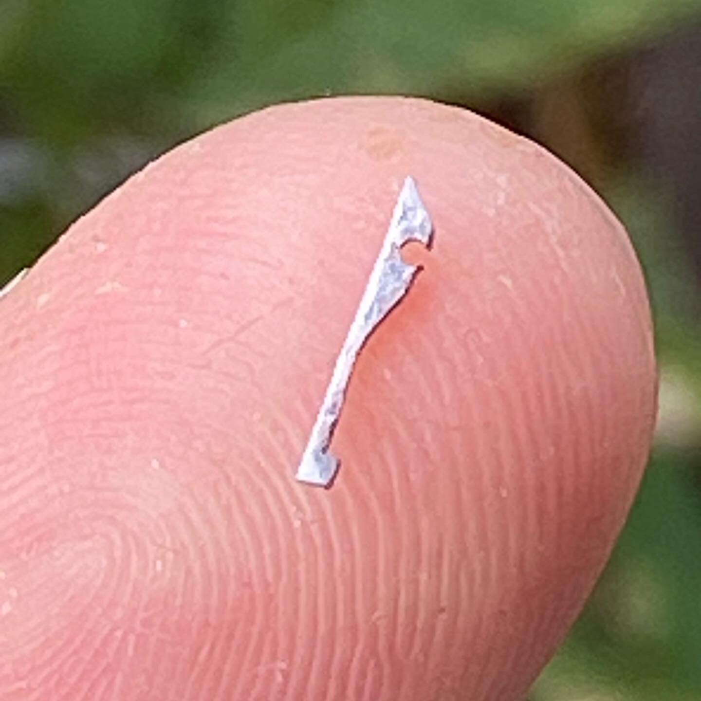 A sense for what is inside these tiny knives! Imagine making this piece, making everything fit&hellip; and then the hole popping. Probably discarded over 10 of these pieces to make 3 knives!
&bull;
#mini #miniature #tombrowncreates #functionalartwork