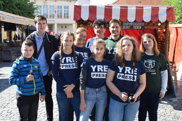 Young Reporters cover the local and organic food fair organized by our NGO in Trenčín