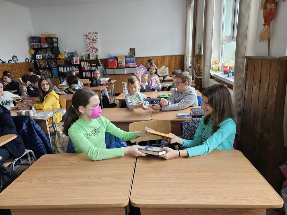   Sharing is caring!  Students swapped books with each other in Romania too! 