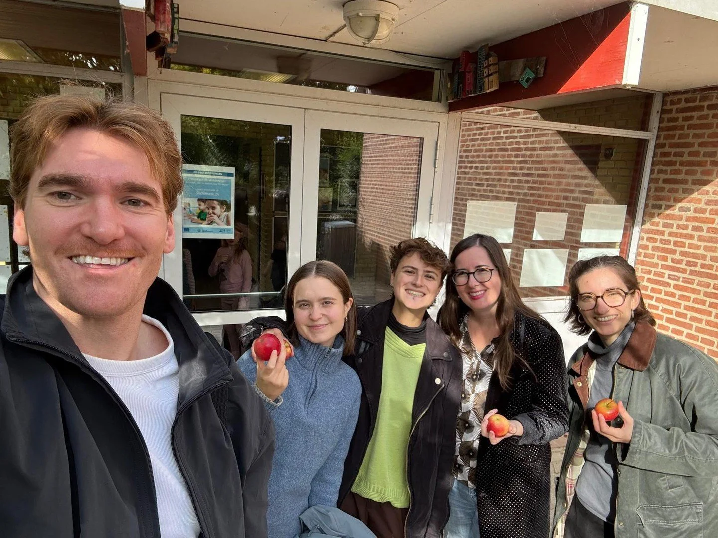 🍏 Foundation for Environmental Education Head Office staff were proud to join Kobberbakkeskolen, R&oslash;nneb&aelig;k department, on Friday, 25 September as the school raised its Eco-Schools Green Flag for the 32nd year. 

Kobberbakkeskolen continu