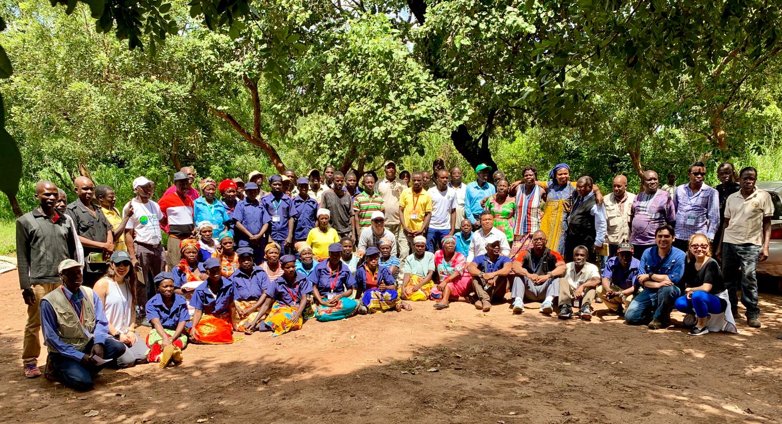 Exchange participants and community members come together in a local community village and multiple land use area on the fringe of Gorongosa National Park to share their experiences and learn from each other. February 22, 2019.