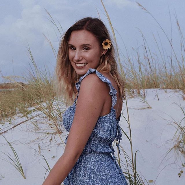 Happy #selfiesunday from this balayged babe on the beach! 😍❤️ Gotta love this lived in look! CALL us at 770-967-9333 or click this link http://matthews-co-salon.com/contact/ ❤️🎨✂️ #MatthewsCoSalon #BraseltonHairSalon #FloweryBranchHairSalon #Buford