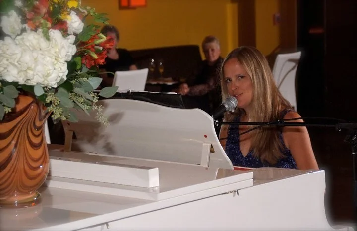 darlynecainpiano.jpg