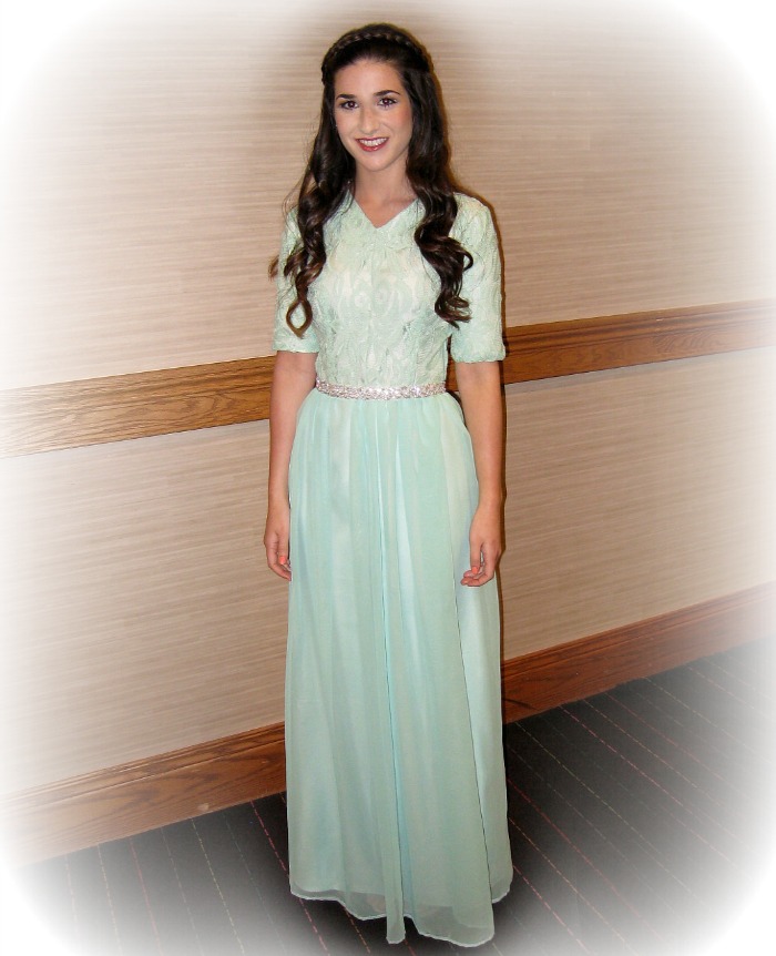 mint+green+dress+louboutins+and+love+fashion+blog+personal+style+clothes+shoes+heels+wedges+brown+hair+esther+santer+wavy+braid+gown+jewels+makeup+beautiful+pretty+chiffon+wedding+evening+attire+earrings+jewelry+inspiration+spring+summer+sage+trendy.jpg