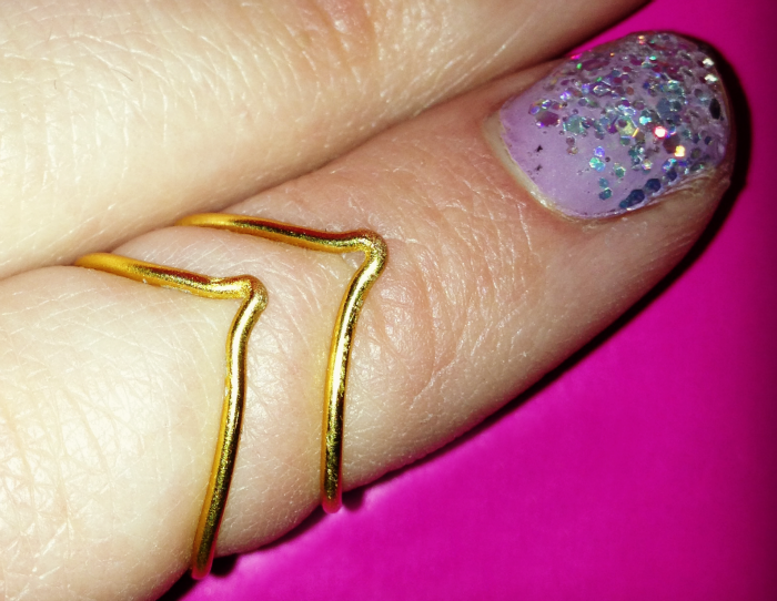 DIY+chevron+rings+louboutins+and+love+fashion+personal+style+girly+nyc+bow+tools+plier+jewelry+wire+cutter+18+gauge+gold+needle+nose+handmade+present+purple+pink+gold+spring+2013+trends+easy+glitter.png