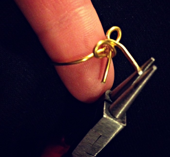 DIY+bow+ring+step+4+louboutins+and+love+fashion+blog+tutorial+style+want+metal+wire+gold+easy+how+to+beautiful+trend+summer+spring+how+to+pliers+jewelry+nails+chevron+rings+bling+glam+model.jpg
