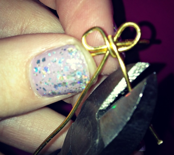 DIY+bow+ring+step+4+louboutins+and+love+fashion+blog+tutorial+style+want+metal+wire+gold+easy+how+to+beautiful+trend+summer+spring+pliers+jewelry+nails+chevron+rings+bling+glam+model+how+to.jpg