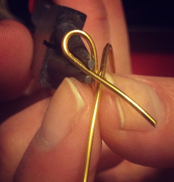 DIY+bow+ring+step+3+louboutins+and+love+fashion+blog+tutorial+style+want+18+gauge+metal+wire+gold+easy+how+to+beautiful+trend+summer+spring+pliers+jewelry+nails+chevron+rings+model+glam+bling+present+ideas+outfit+clothes+glitter+pretty+nyc+new+york.jpg