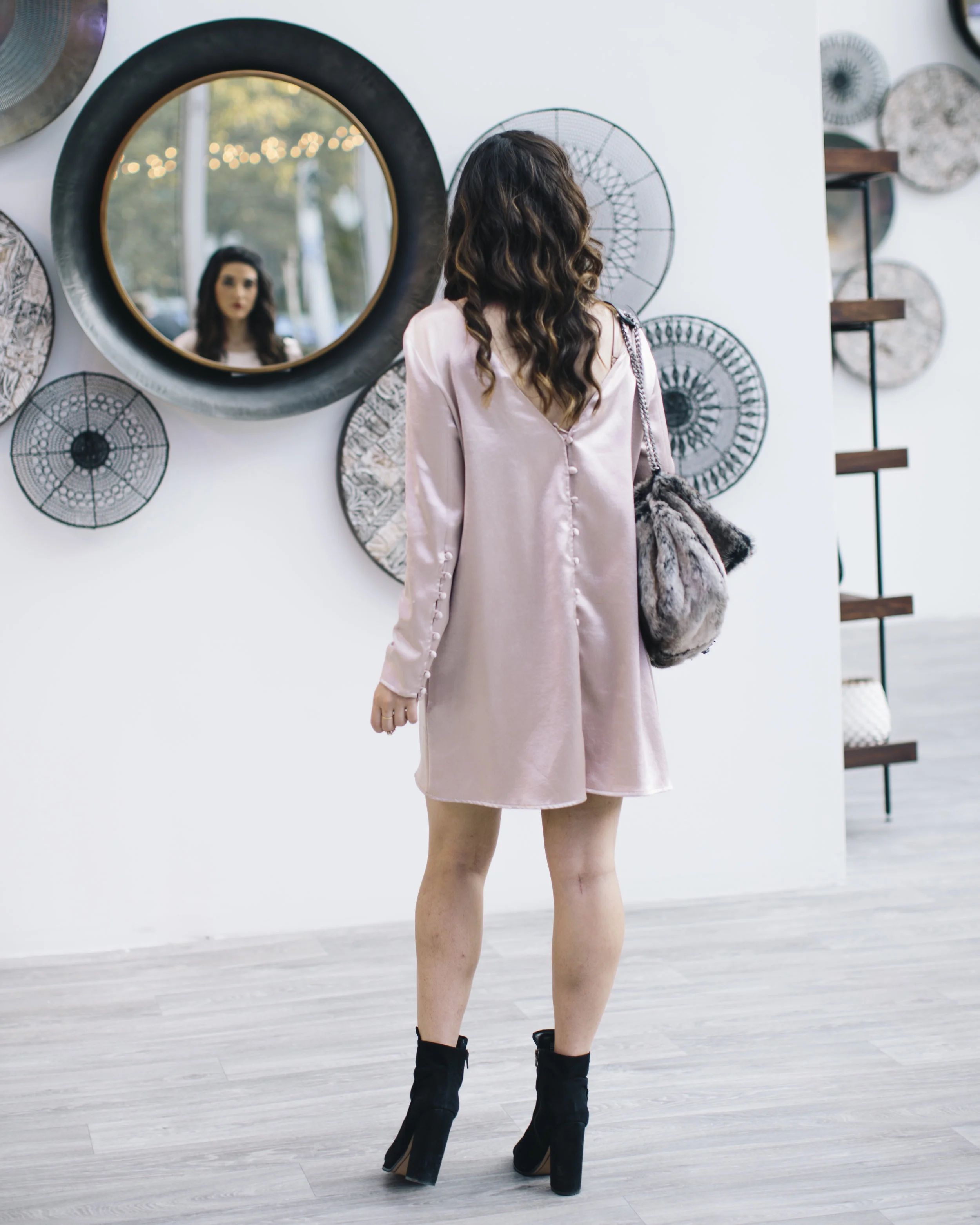 light pink dress with black shoes Wear Blush Pink Dress With Black Shoes Shoes Outfit Black Dress Light Pink  Shoes What Color