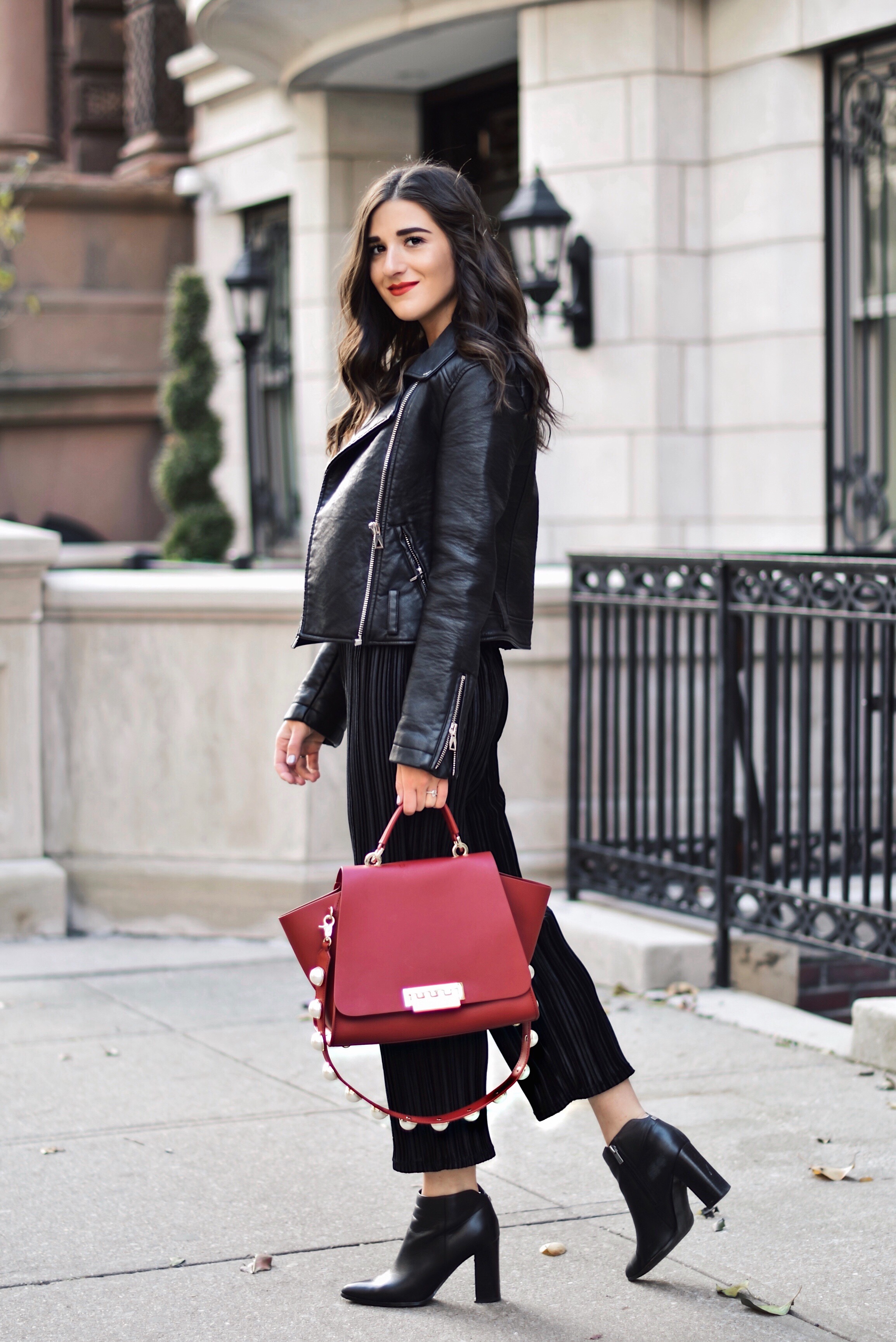 The Secret To Beating The Instagram Algorithm // Black Velvet Set + Leather  Jacket — Esther Santer