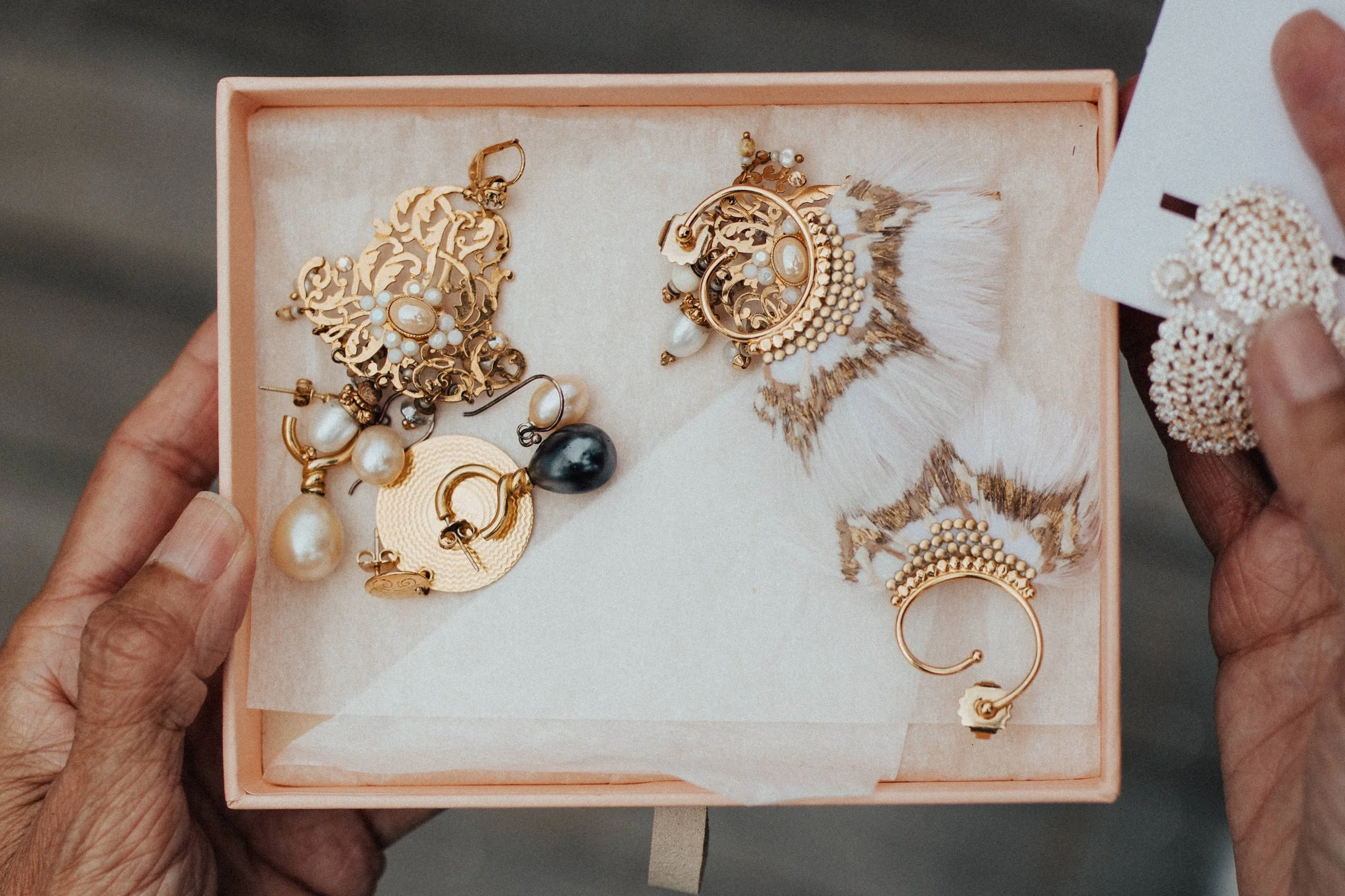 Statement Jewelry Rules For Doing It Right Guest Post Unsplash Royalty Free Images Esther Santer NYC Street Style Fashion Blogger.jpg