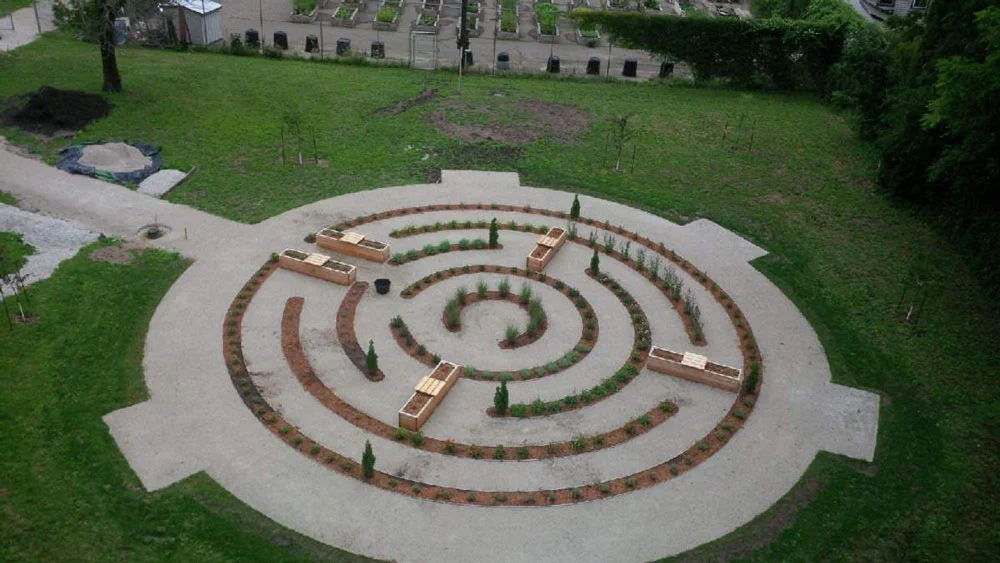 EdibleLabyrinth.jpg