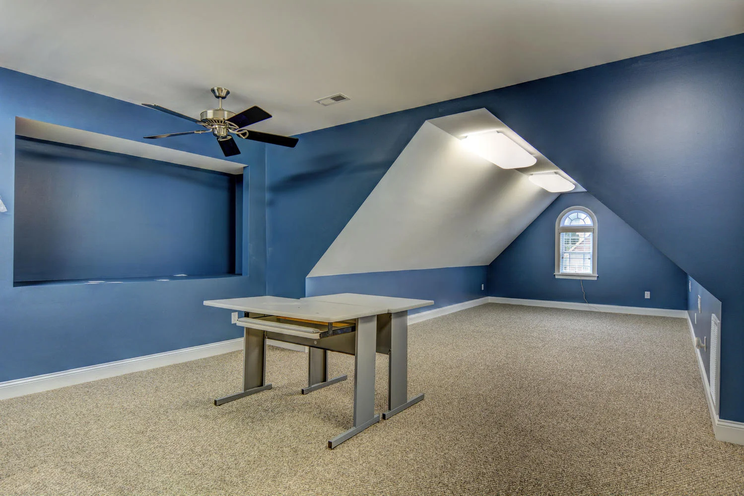 1050 Country Club Drive-large-027-22-DSC 7046 7 8-1499x1000-72dpi.jpg