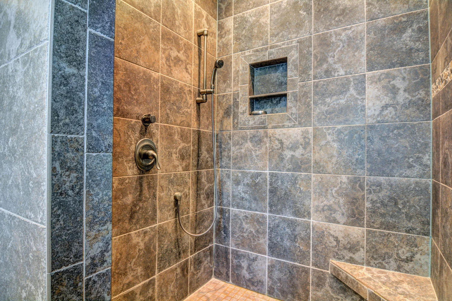 1050 Country Club Drive-large-018-32-DSC 7028 29 30-1499x1000-72dpi.jpg