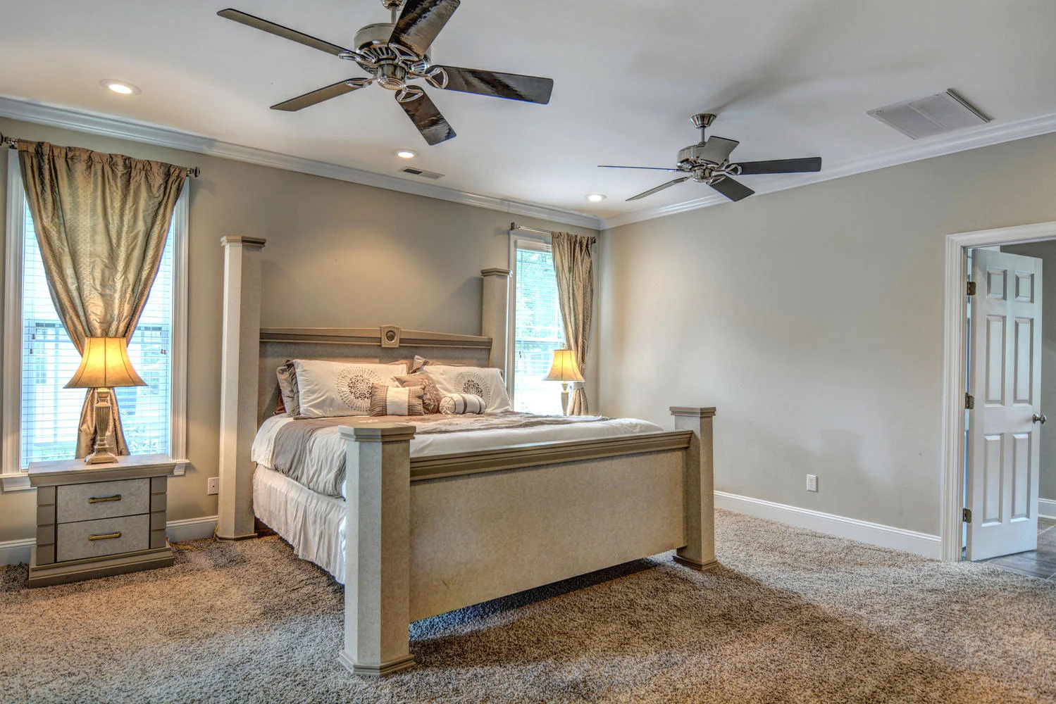 1050 Country Club Drive-large-014-10-DSC 7001 2 3-1499x1000-72dpi.jpg