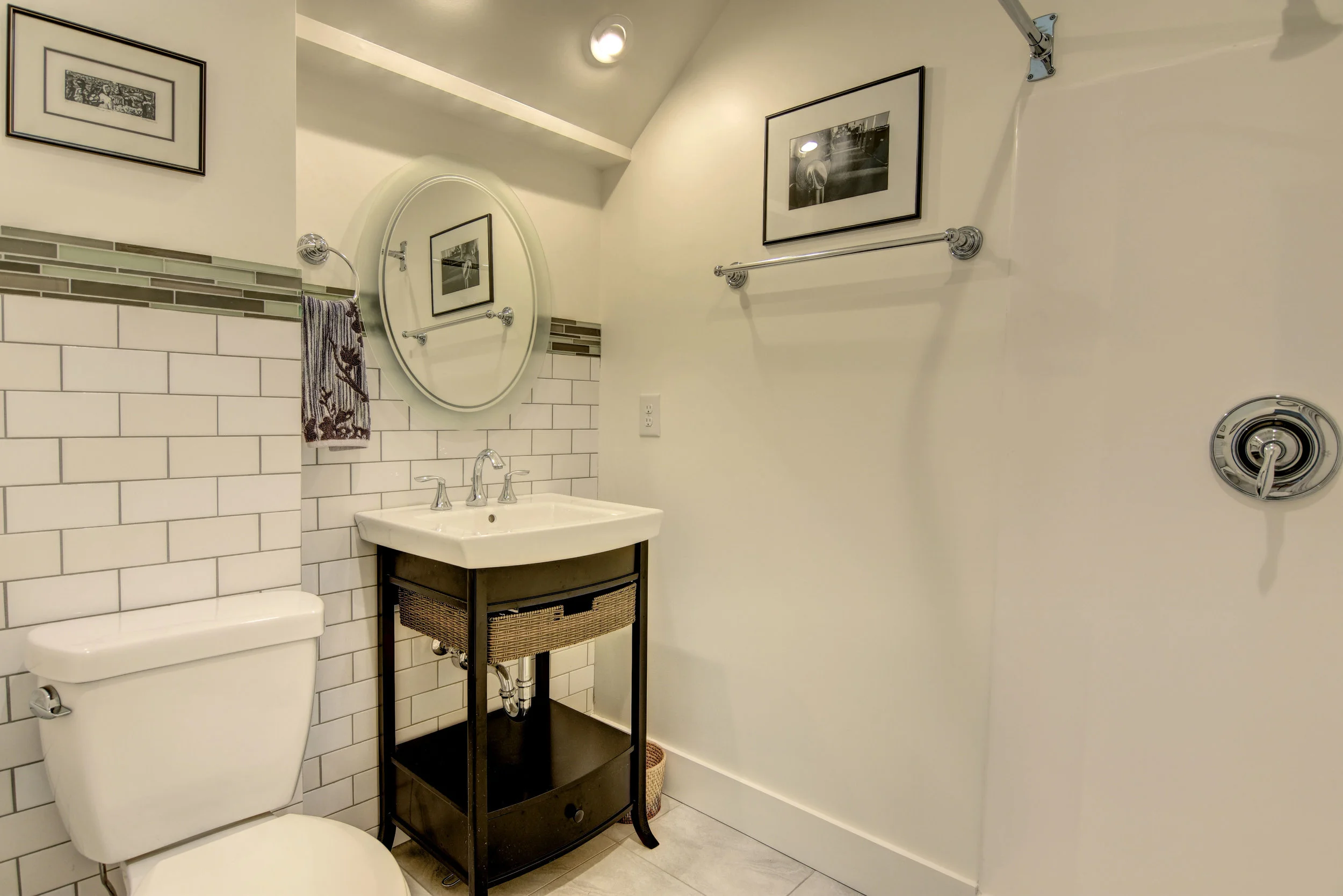 319 Hughes Cir Wilmington NC-print-019-28-Lower Level  Bathroom-4200x2803-300dpi.jpg