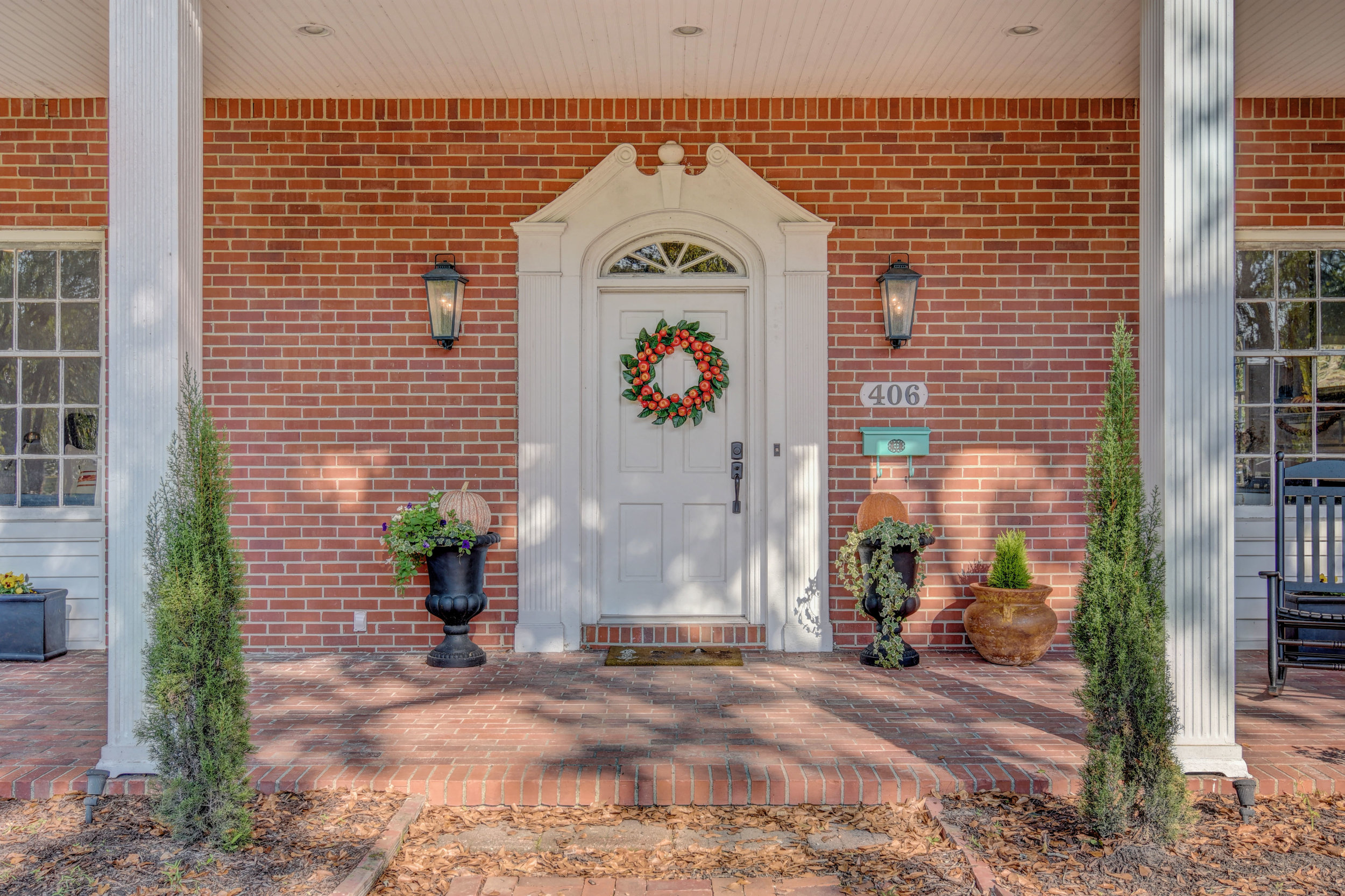 406 Woodland Dr Jacksonville-print-005-11-Front Porch-4200x2800-300dpi.jpg