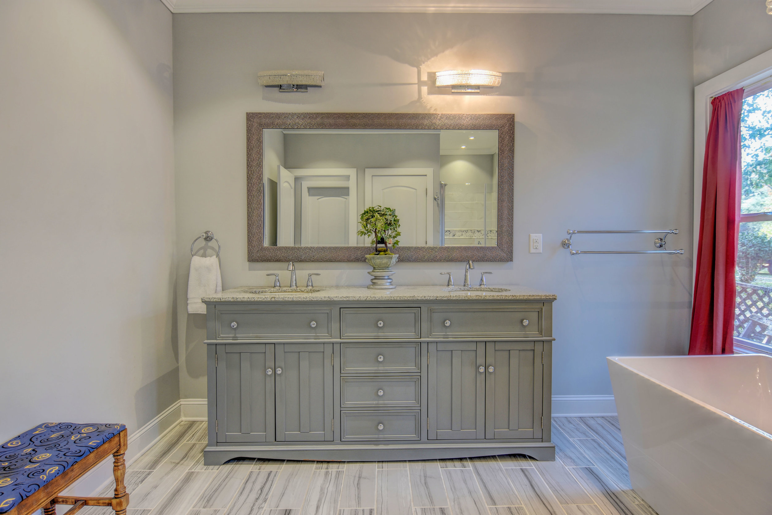 406 Woodland Dr Jacksonville-print-029-28-Master Bathroom-4200x2802-300dpi.jpg