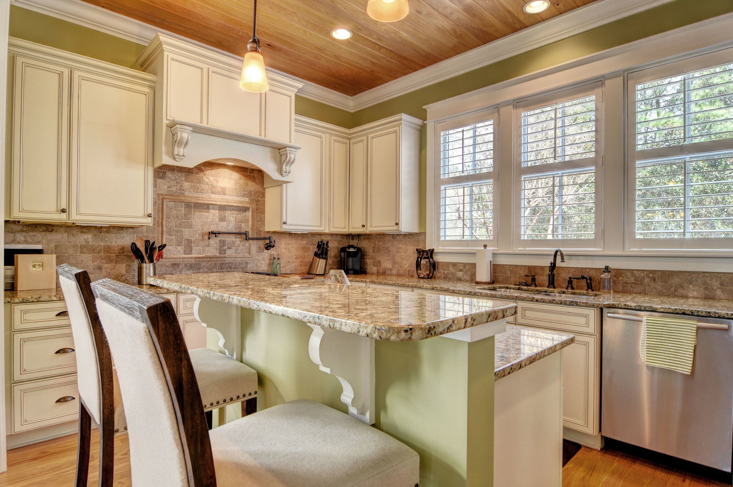 1037 Anchors Bend Way-print-009-14-Kitchen-4200x2795-300dpi.jpg