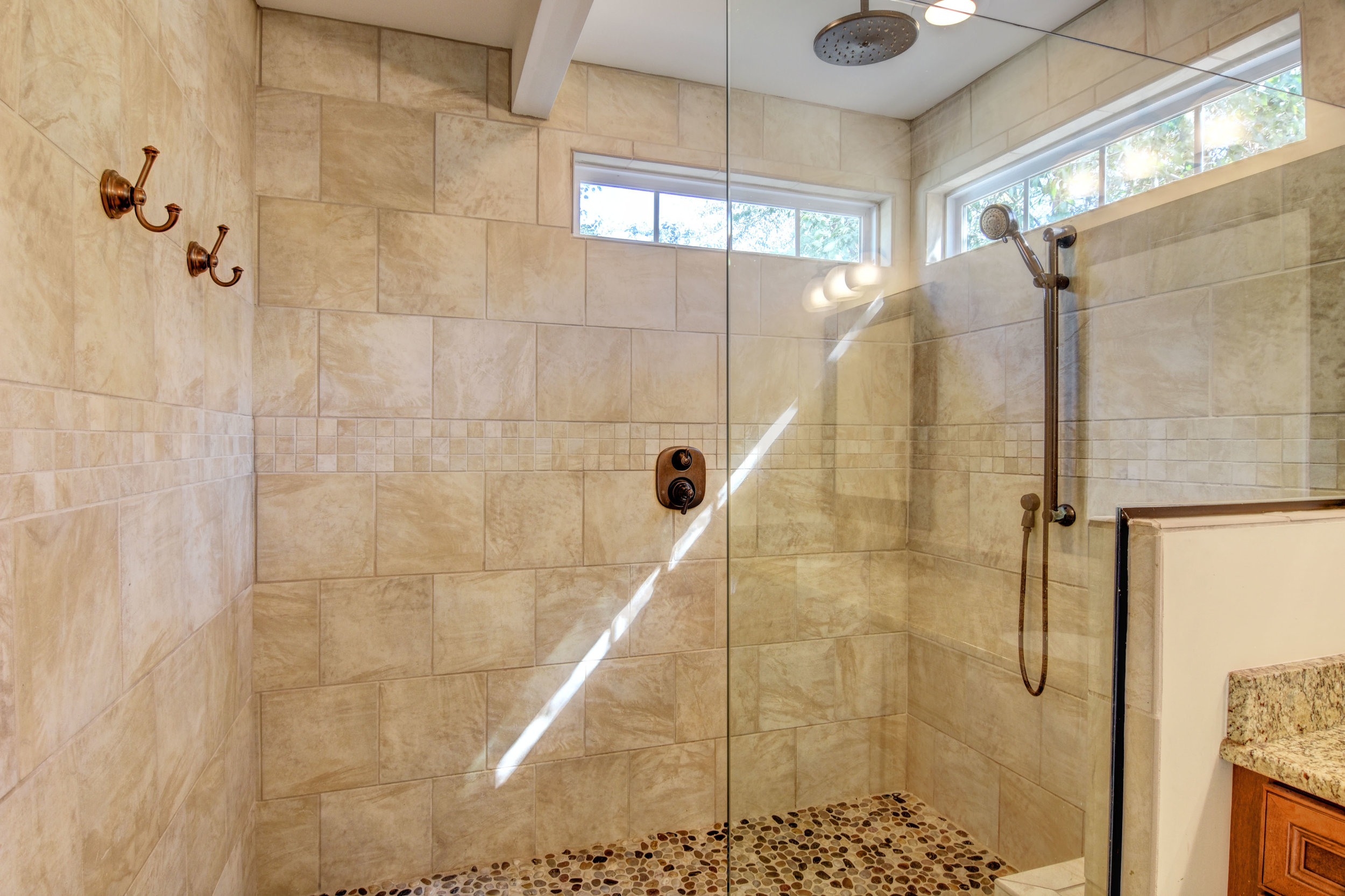 2101 Plaza Dr Wilmington NC-print-019-18-Master Bath-4200x2801-300dpi.jpg