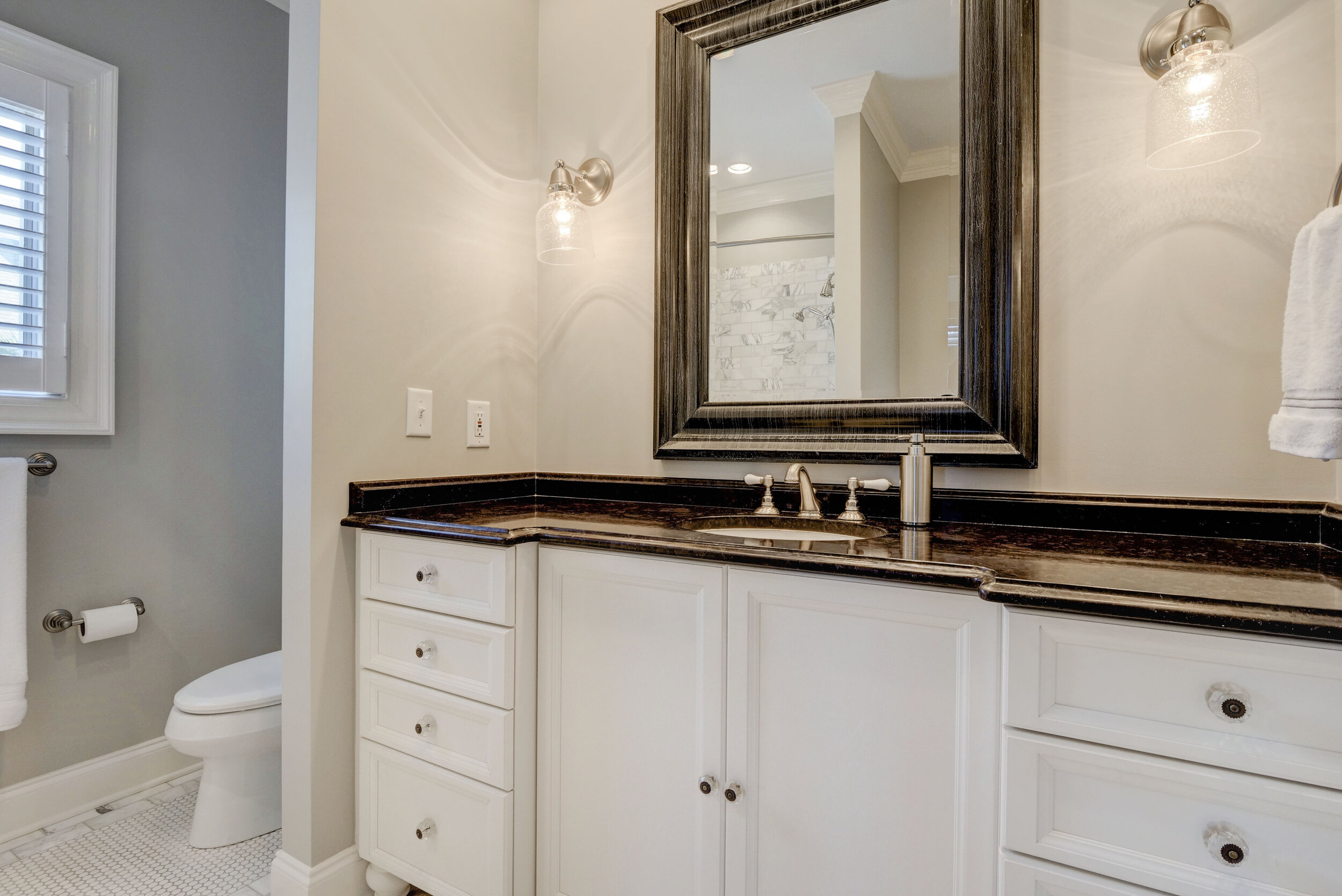 6804 Towles Rd Wilmington NC-print-043-032-Bathroom 2  ensuite-3710x2478-300dpi.jpg