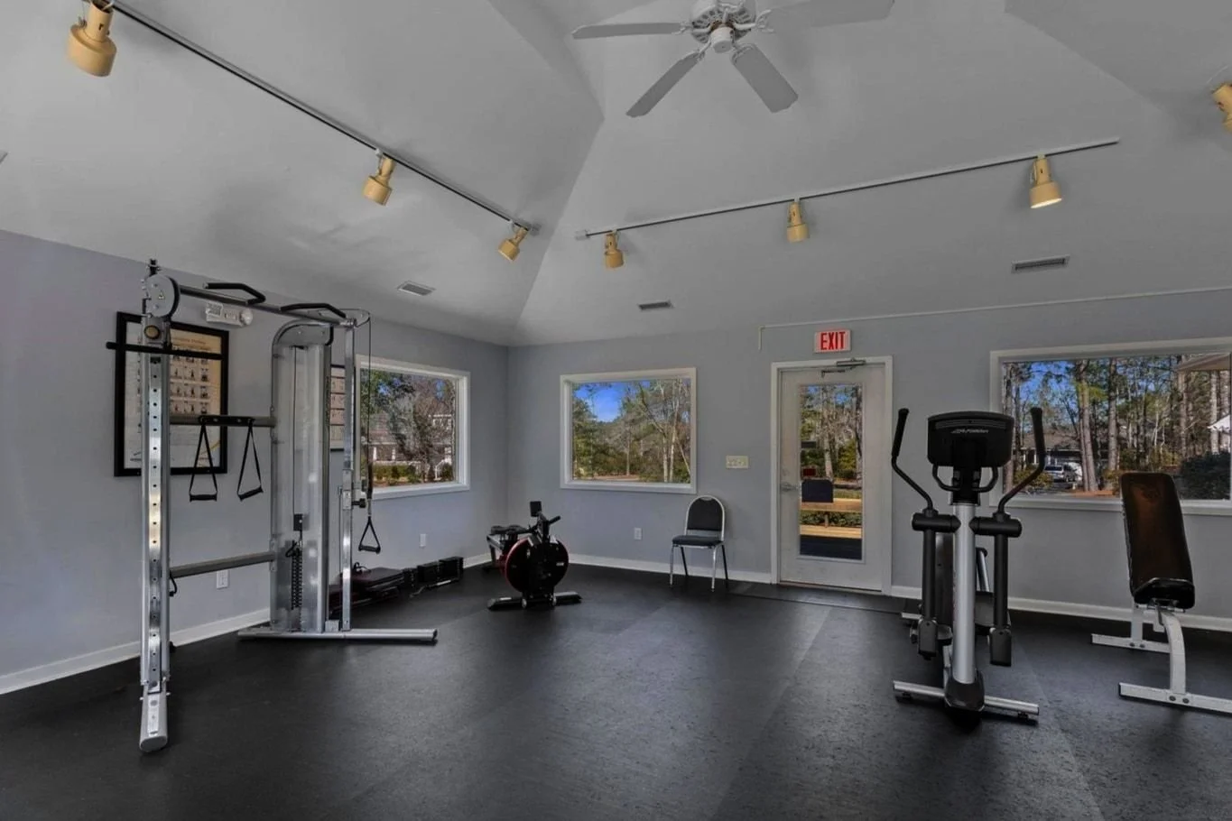 069_fitness_room4_57.jpg