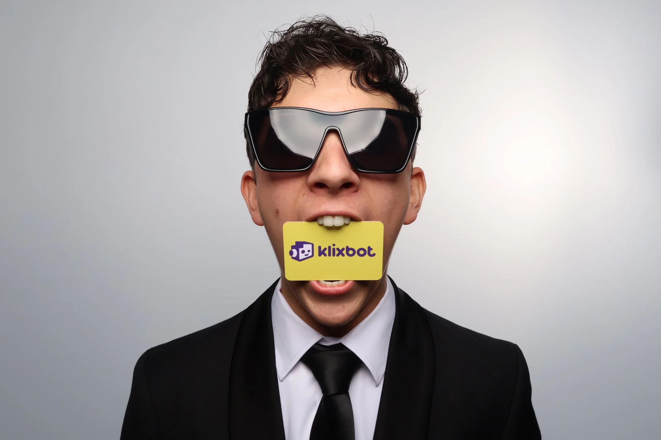 How Professional Attendants Improve the Photo Booth Experience