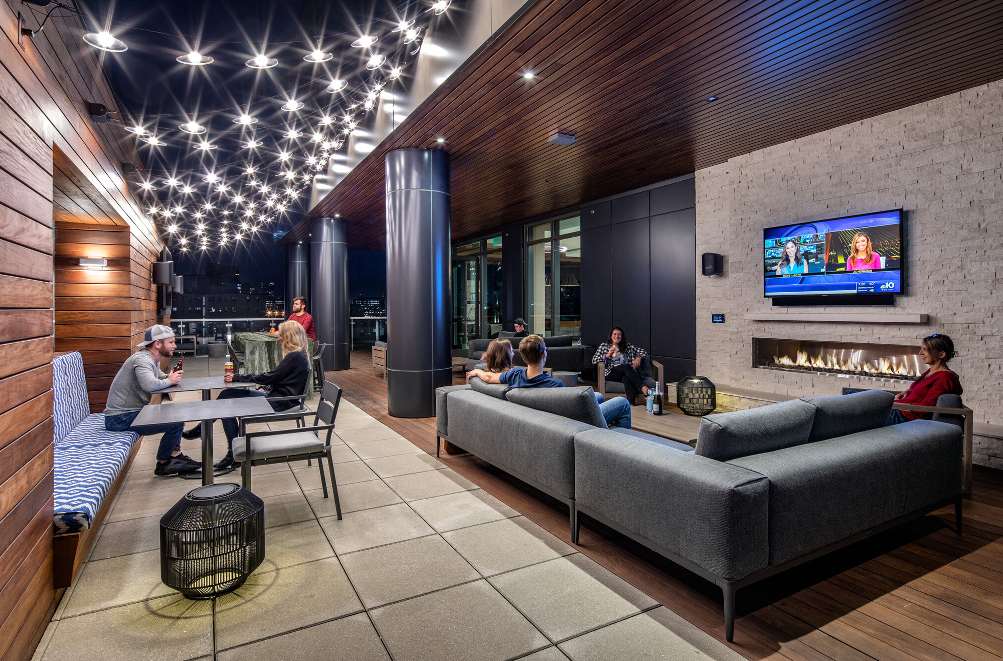  Variety of seating options on The Smith amenity deck (photo by Ed Wonsek) 