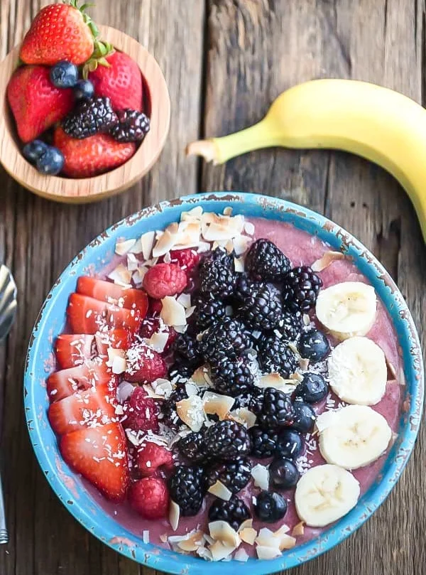 Mixed-Berry-Detox-Smoothie-Bowls-make-the-perfect-healthy-breakfast.jpg