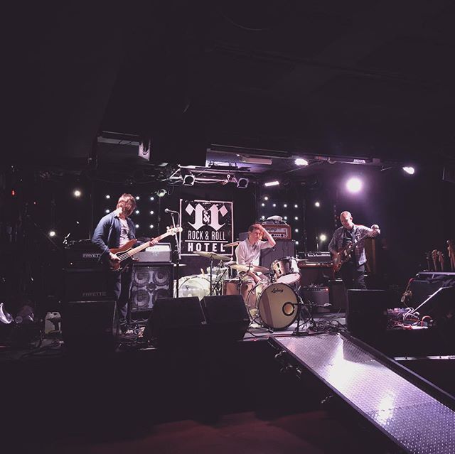 Soundcheckin&rsquo;.....we&rsquo;re on at 9 at @rocknrollhotel tonight.... @spartaband headlining and @soundandshape after us..
.
.
.
.
#rock #roll #saturday #saturdaynight #bass #drums #guitar #rocktrio