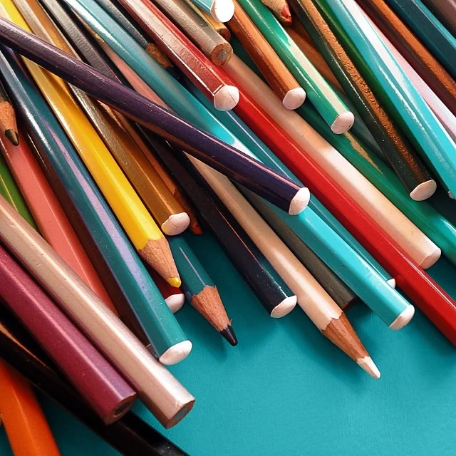 multicolored-pencils_t20_LVmA7a.jpg