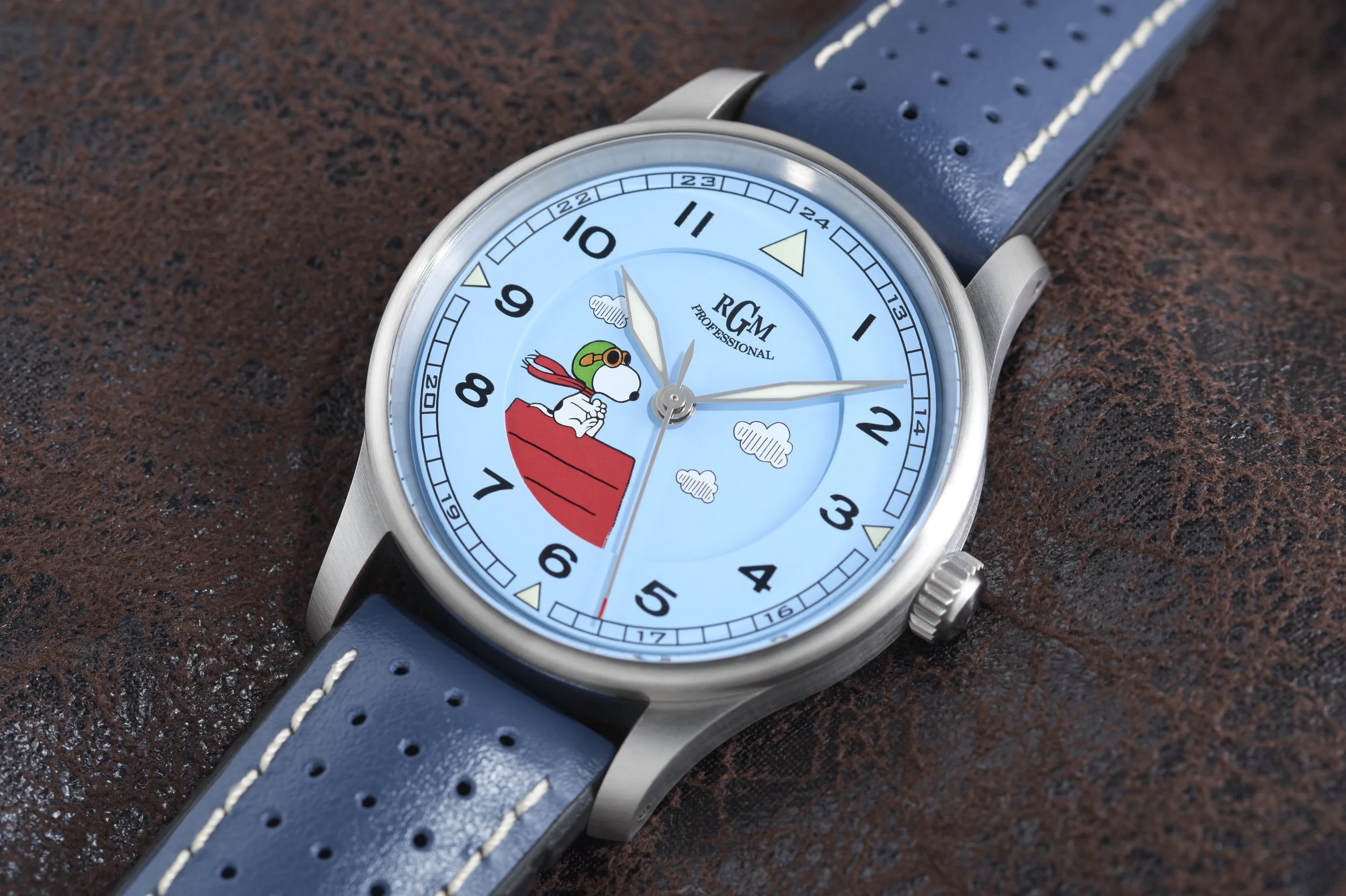 Model 151 "Snoopy Flying Ace" Blue Sky - metal dial version