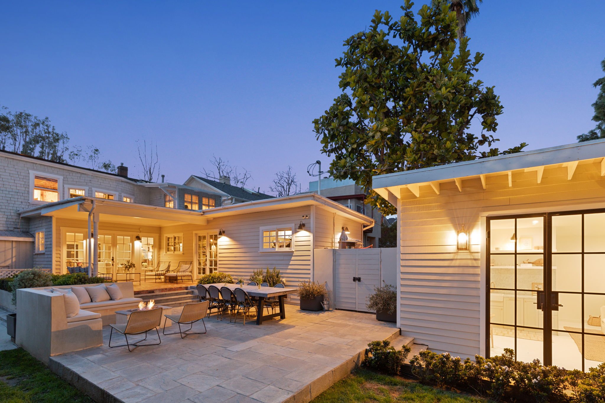 7-web-or-mls-548-s-van-ness-ave.jpg